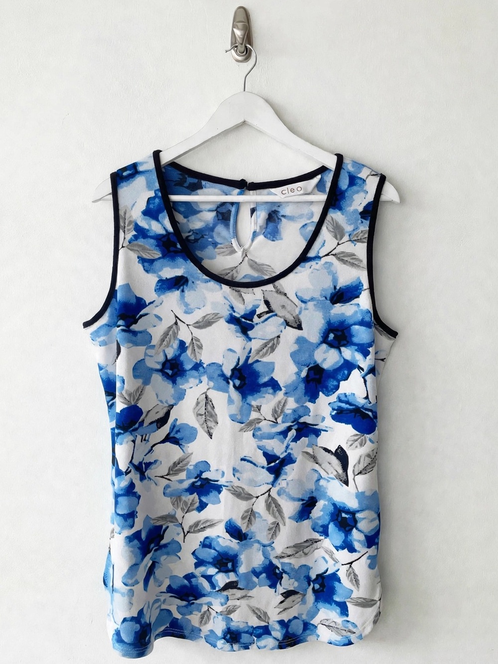 cleo White Floral Sleeveless Top Keyhole Button Black Trim Size Small